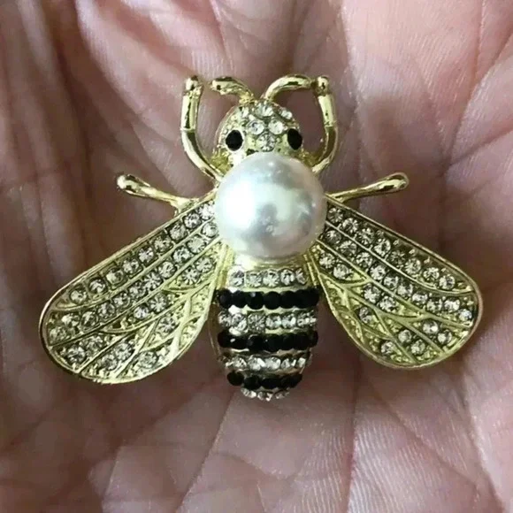 Bumblebee Bee Gold Tone Faux Pearl & Crystal Brooch Lapel Pin NWT - Picture 2 of 4